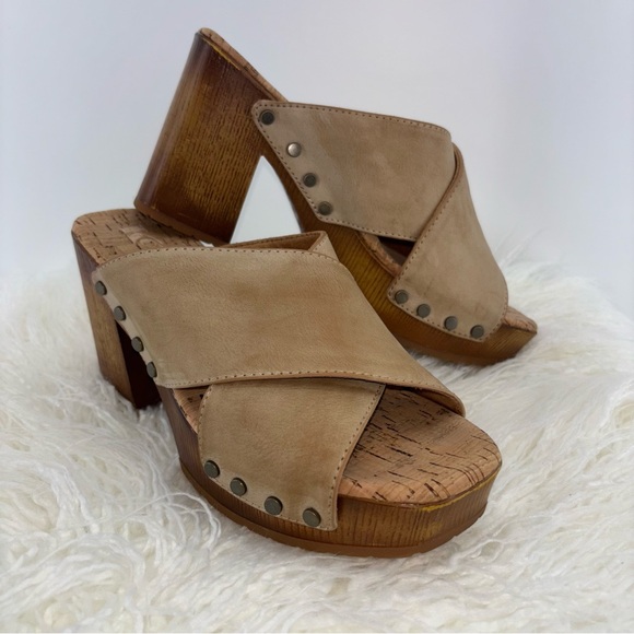 KORKS Size 7M Tan LYNDA Platform Chunky Heel Sandals Stud Details Woodgrain Chic - Picture 6 of 13